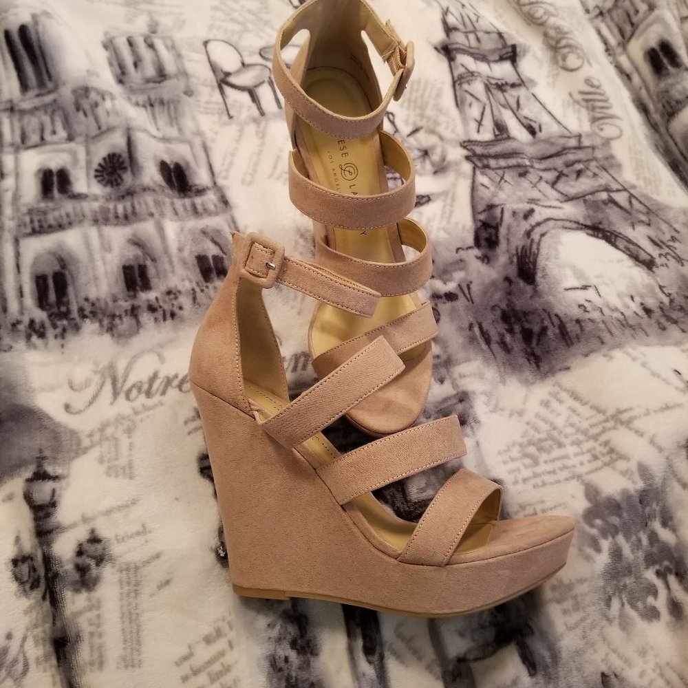 NWOT Chinese Laundry Maneeya Wedge Size 9